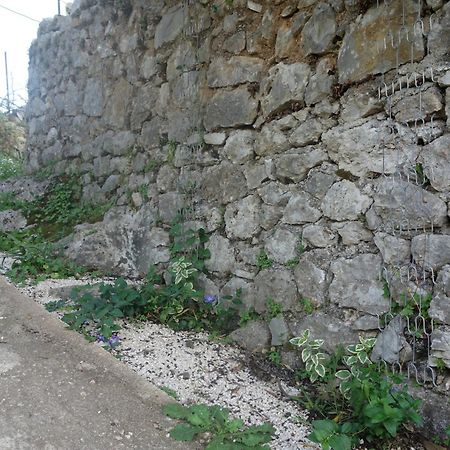 Guesthouse Near The Castle Of Himare Exterior photo