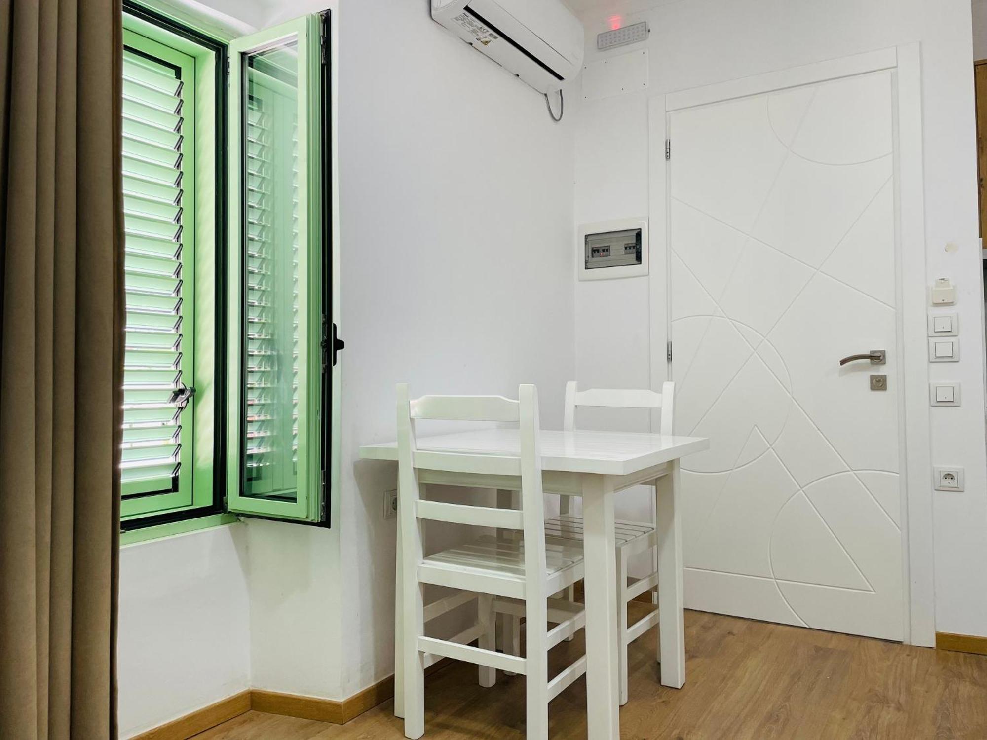 Guesthouse Near The Castle Of Himare Exterior photo