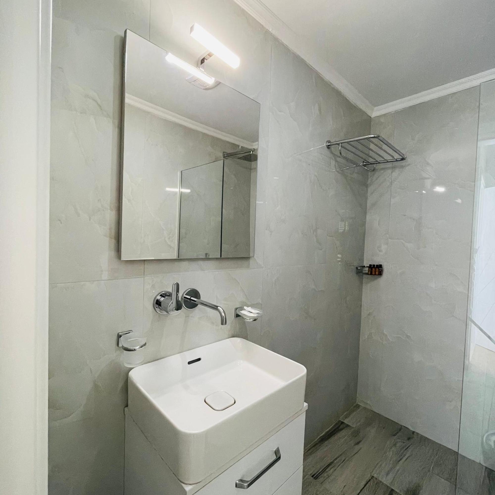 Guesthouse Near The Castle Of Himare Exterior photo