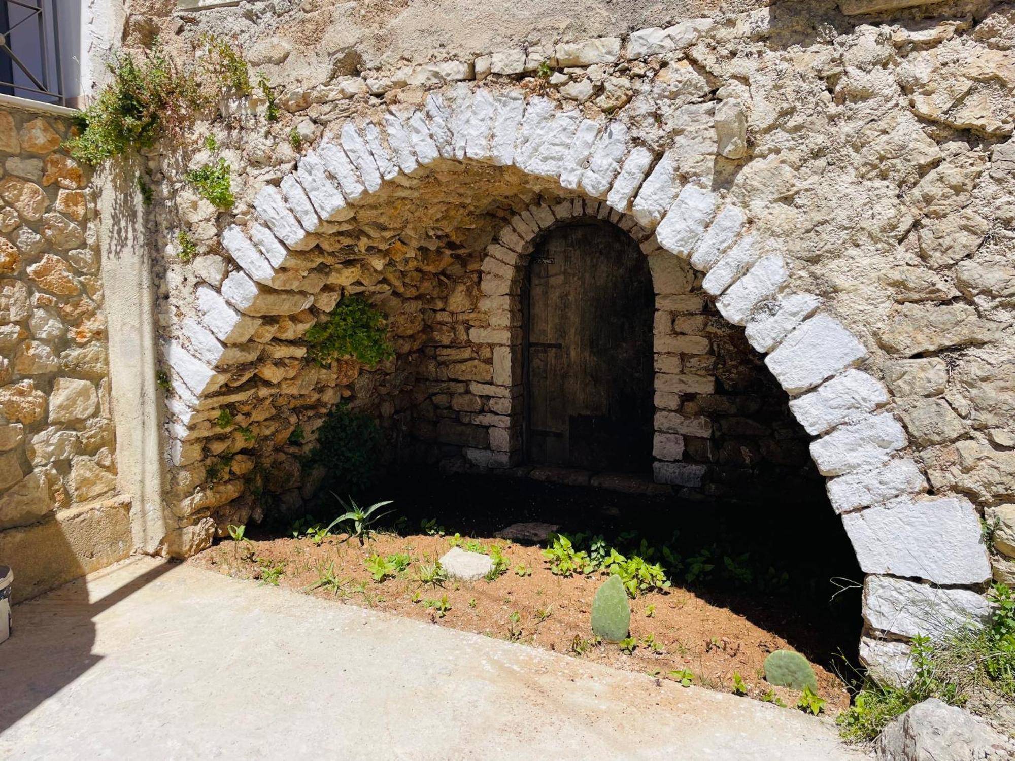 Guesthouse Near The Castle Of Himare Exterior photo