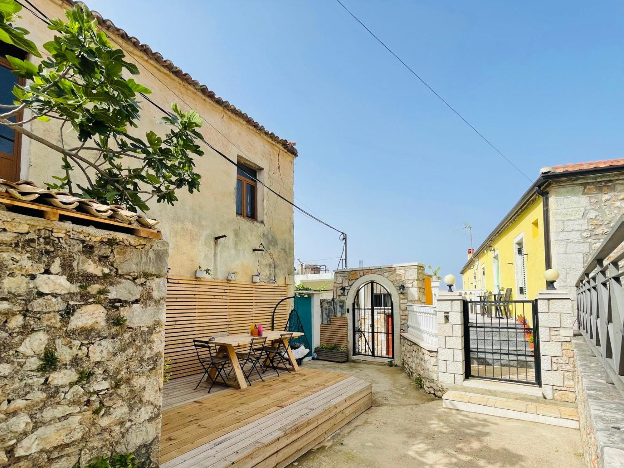Guesthouse Near The Castle Of Himare Exterior photo