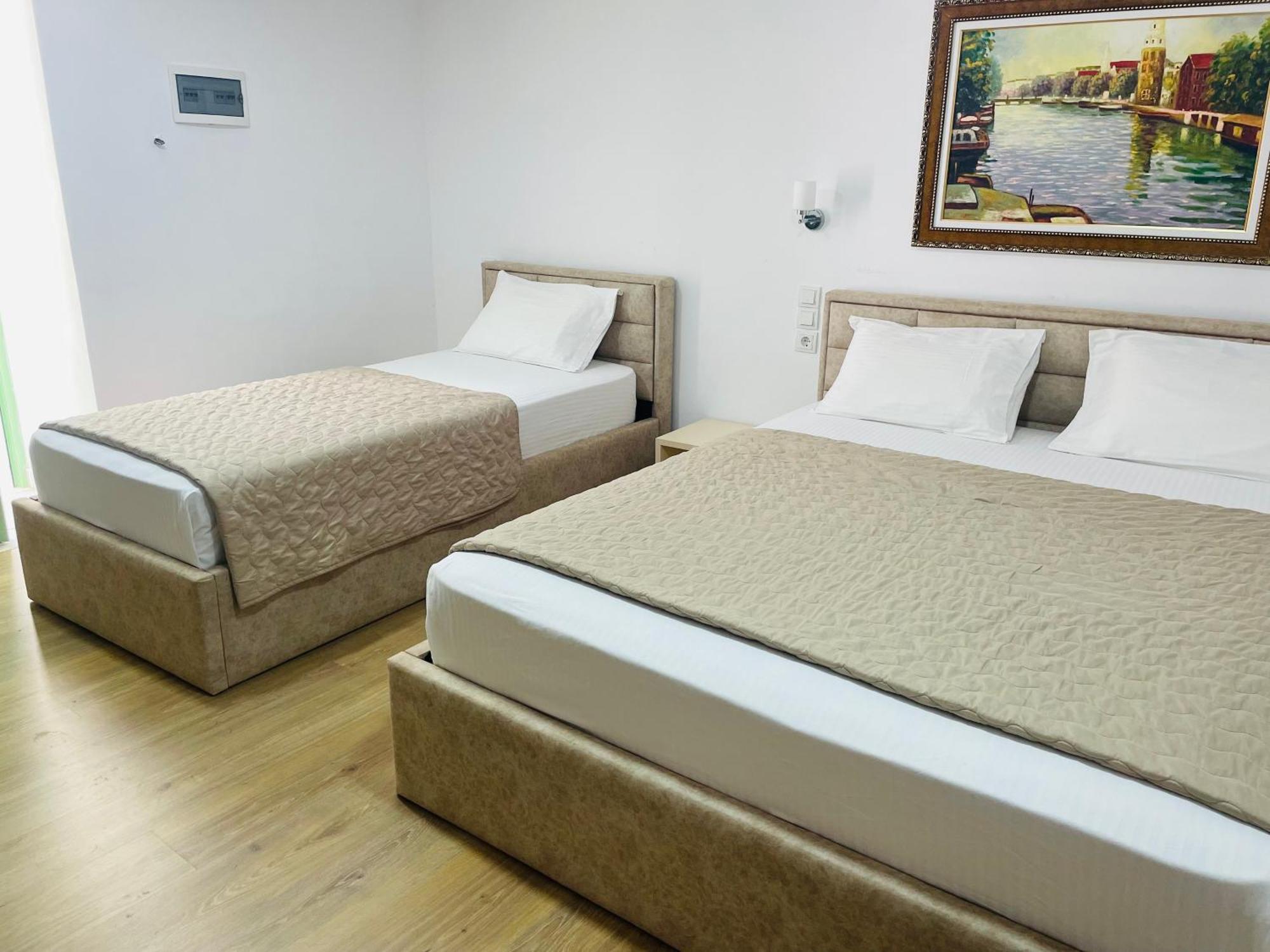 Guesthouse Near The Castle Of Himare Exterior photo