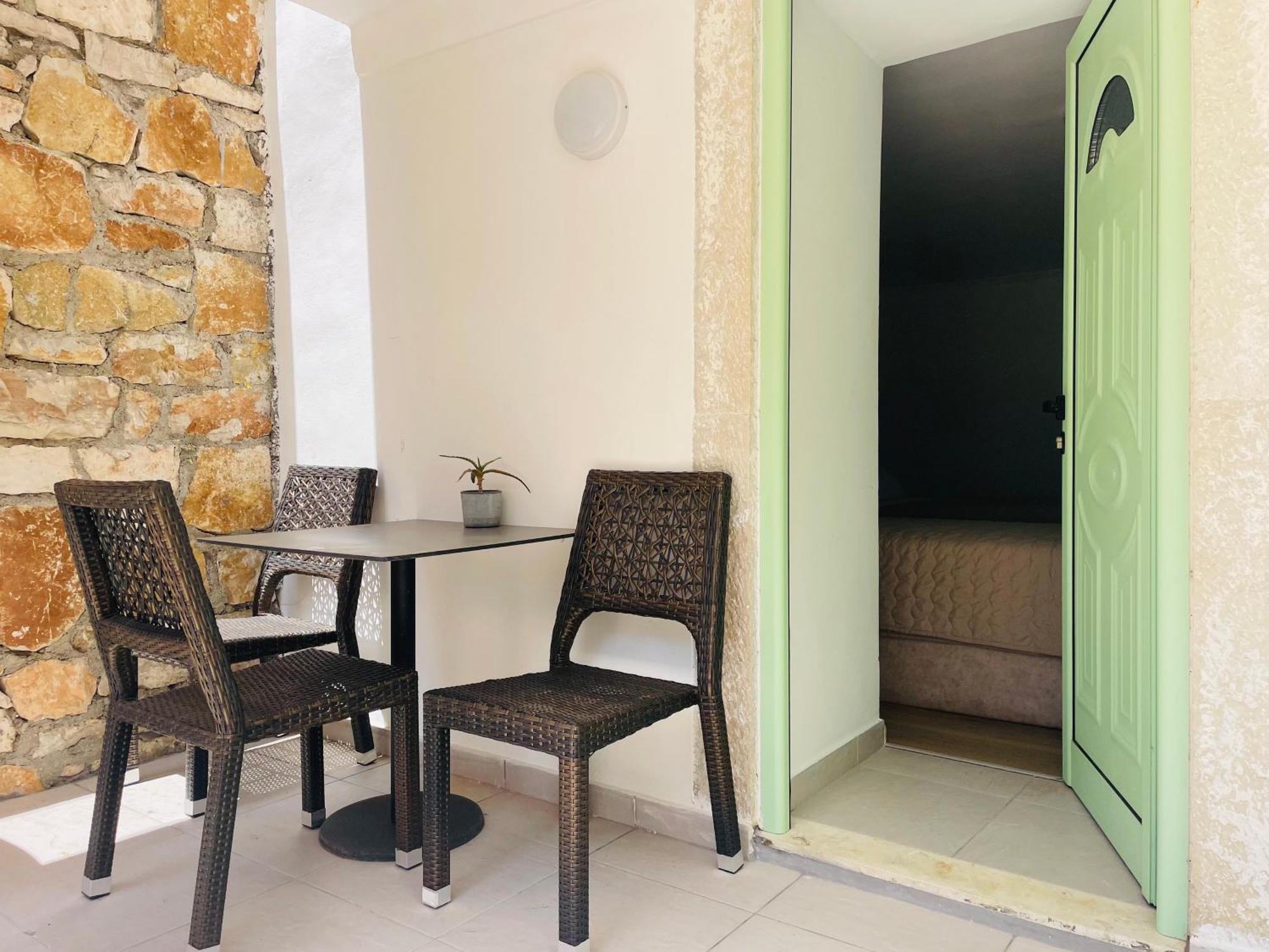 Guesthouse Near The Castle Of Himare Exterior photo