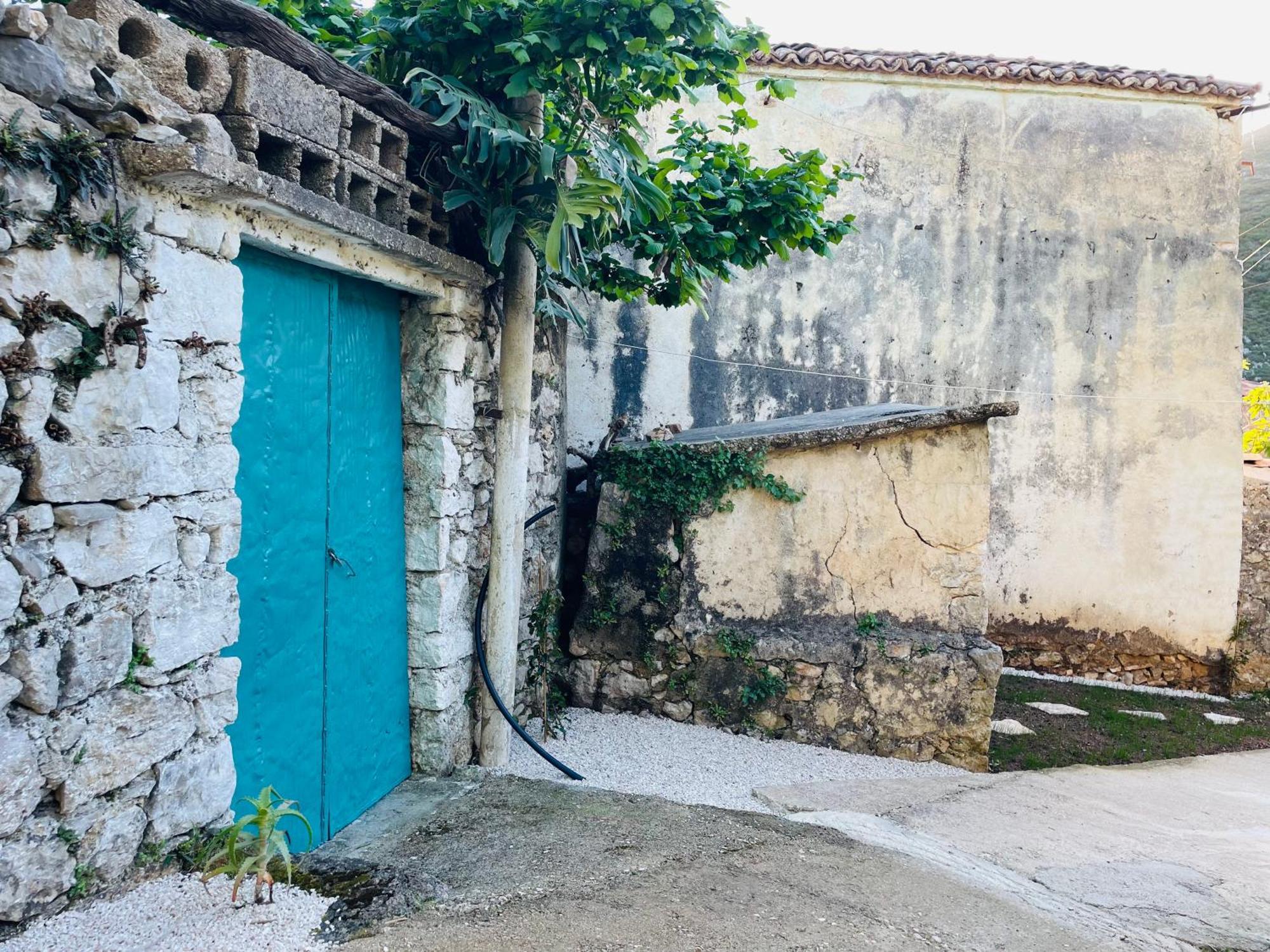 Guesthouse Near The Castle Of Himare Exterior photo