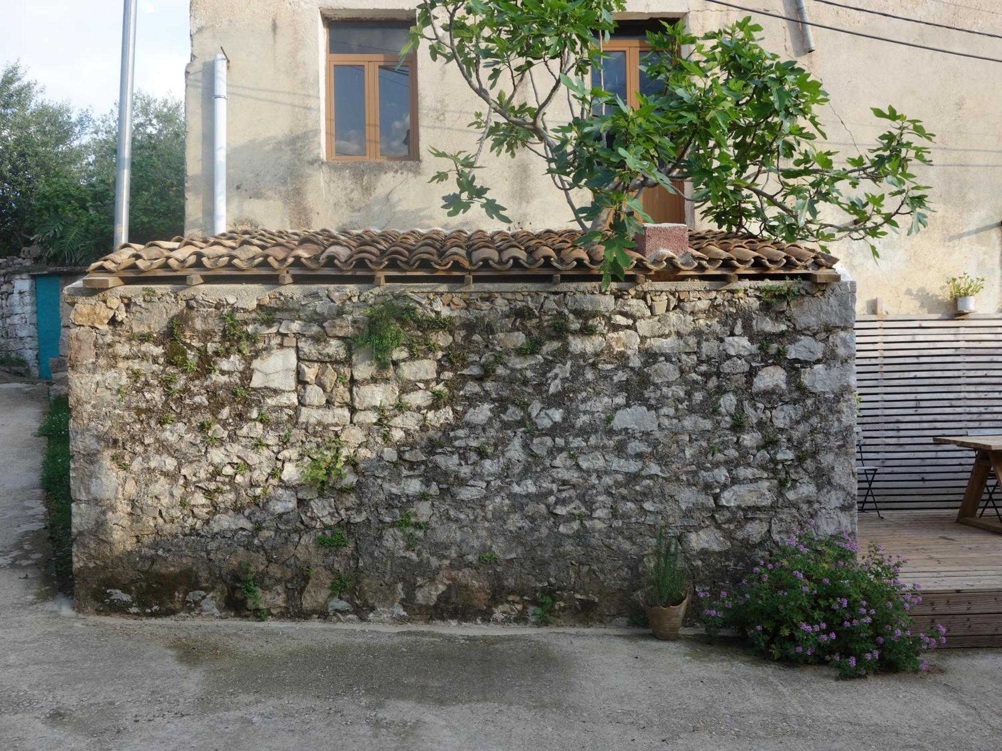 Guesthouse Near The Castle Of Himare Exterior photo